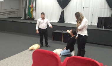 Getúlio Vargas implementa formação da Lei Lucas para professores e profissionais da rede municipal de ensino