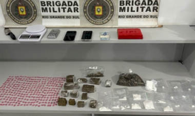 Dupla presa com maconha, ecstasy e cocaína em Estação
