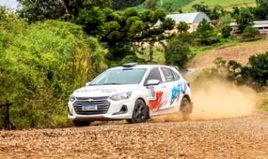 Nova dupla estreia no Brasileiro de Rally em prova no PR