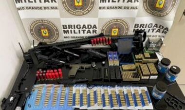 Brigada prende homem com várias armas e munições
