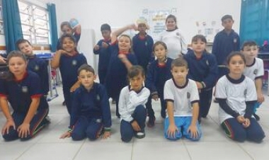 Secretaria de Educação de Machadinho Realiza Entrega de Uniformes Escolares