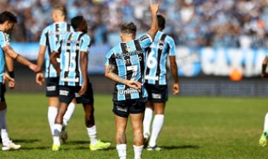Grêmio supera o Vitória no Centenário