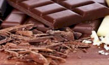 Justiça gaúcha determina que empresa pague indenização a consumidor que encontrou larva em chocolate