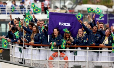 Paris abre Olimpíada com inédita cerimônia a céu aberto