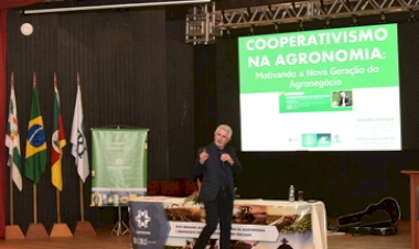 Aberta Semana Acadêmica de Agronomia da URI