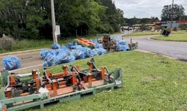 Carga de motores cai de carreta e bloqueia acesso a Getúlio Vargas