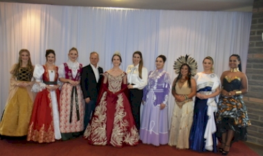 Evento de apresentação dos trajes oficiais da Corte  da Frinape 2024 destaca glamour e tradição