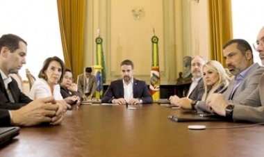 No Dia do Professor, governador anuncia retorno das promoções na carreira do magistério após dez anos