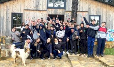 ALUNOS DA ESCOLA E DO CENTRO DE LÍNGUAS PARTICIPAM DE VIAGEM DE IMERSÃO EM INGLÊS