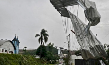 Forte temporal deixa rastro de destruição em Erechim