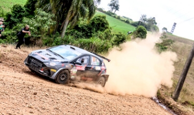 Equipe erechinense segue na liderança do Brasileiro de Rally após corrida em casa