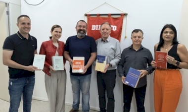 Livros internacionais são repassados ao Curso de Direito da URI