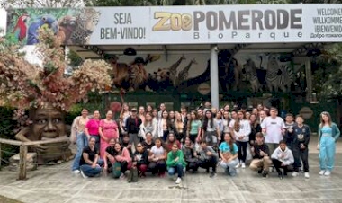 Alunos de escola municipal de Machadinho vivenciam cultura e diversão em Pomerode, Santa Catarina