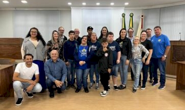 Câmara de Vereadores de Getúlio Vargas aprova Moção de Parabenização a alunos da APAE por conquistas em competição regional