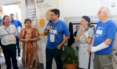 Fenasoja 2024: Ato marca abertura da Cozinha Experimental e Homenagem a Destaques da Extensão Rural