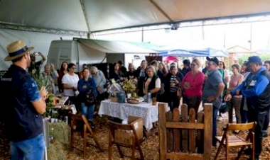 Fenasoja 2024: Visitas guiadas apresentam políticas públicas e tecnologias a agricultores do Noroeste Gaúcho
