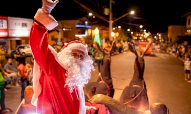 'Natal Brilha Machadinho' encanta com grande desfile e magia natalina Cidade se prepara para dois desfiles imperdíveis e eventos gratuitos para toda a família