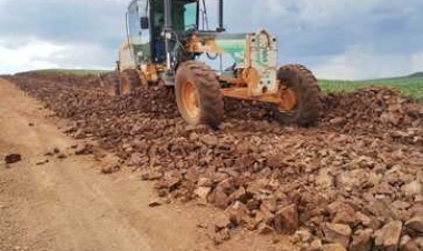 Governo de Ipiranga do Sul recupera estrada com aplicação de 450 cargas de cascalho