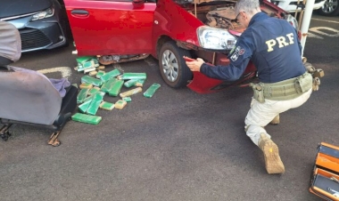 PRF apreende dois carros argentinos carregados com maconha