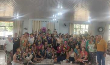 Ipiranga do Sul - rupo Viver e Amar é recebido no Centro de Multi Convivência com bailinho de Carnaval