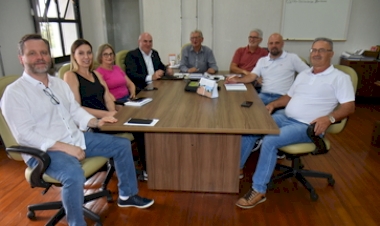 Prefeito de Getúlio Vargas recebe assessor de Gilmar Sossella  e conhece novos programas estaduais