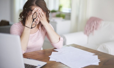 Durmo e acordo cansado, mas cumpro todas as tarefas: entenda o que é depressão funcional