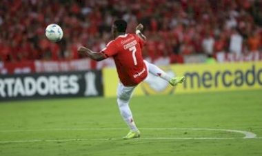 Com três gols de Alan Patrick, Inter vence o Atlético Nacional e assume a liderança do Grupo F da Libertadores