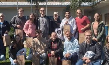 ALUNOS DE ENGENHARIA QUÍMICA DA URI  VISITAM LATICÍNIO SANTA CLARA EM GETÚLIO VARGAS