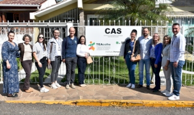 Comitiva de Getúlio Vargas e Estação conhece  estrutura do CAS TEAcolhe em Erechim