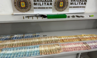 Ações da BM apreendem armas, drogas e mais de R$ 5 mil em Erechim