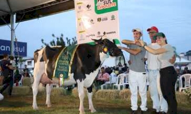 Produtores representam a Santa Clara na 45ª Expoleite e à 18ª Fenasul, em Esteio