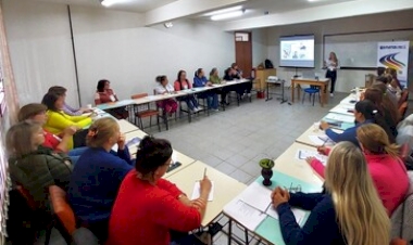 Mulheres rurais discutem geração de renda e uso de mídias digitais em curso da Emater/RS-Ascar em Erechim