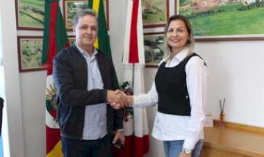 Prefeito Sana participa da XXVI Marcha dos Prefeitos em Brasília e vice-prefeita Luciana assume como prefeita em exercício