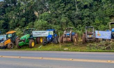 Agricultores realizam ato pela securitização na RS-135