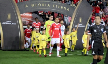 De virada, Inter vence o Bahia por 2 a 1 e avança às oitavas de final da Libertadores