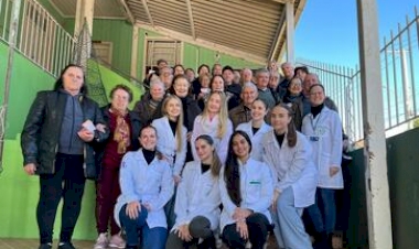 Acadêmicos de Nutrição desenvolvem atividade educativa com grupo de idosos