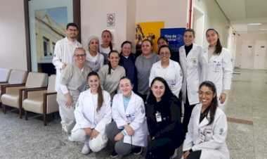 Sino da Vitória celebra o encerramento das sessões de quimioterapia no Hospital de Clínicas