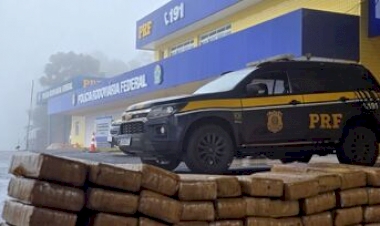 PRF prende casal de traficantes transportando 112 quilos de maconha