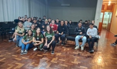 Acadêmicas de Enfermagem promovem capacitação em Primeiros Socorros para alunos do Ensino Médio