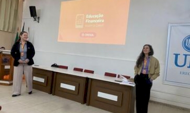 Educação financeira é tema de palestra para alunos do Terceirão da URI