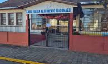 Passados nove dias desde o ataque as aulas são retomadas na E.M.E.F. Maria Nascimento Giacomazzi