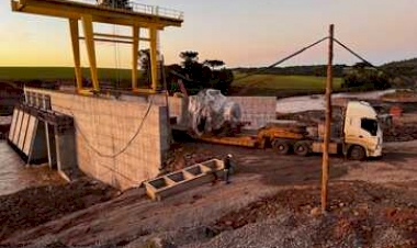 Chegada das turbinas marca nova etapa na PCH Santo Antônio do Jacuí