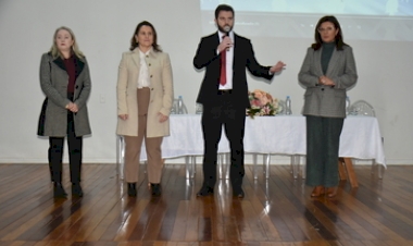 Prefeitura sedia encontro com o Ministério Público e municípios da Comarca para fortalecimento da rede de proteção à infância e juventude