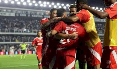 Na Vila Belmiro, Inter vence o Santos por 2 a 1 e sobe na tabela do Brasileirão