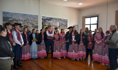 CTG Tropilha Crioula visita Prefeitura e apresenta  conquistas ao prefeito de Getúlio Vargas