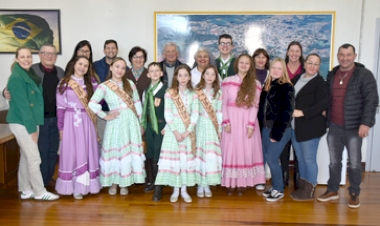 CTG Getúlio Vargas convida prefeito Prezzotto para pré-estreia cultural que homenageia cidade, entidade e ex-presidente