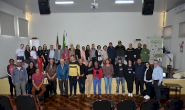 Florescendo versos: CAPS lança livro de poesias  em celebração à vida e à superação