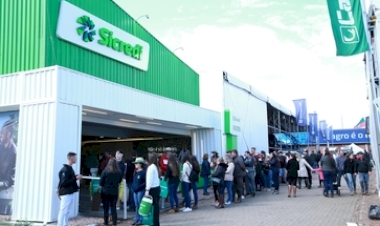 Sicredi impulsiona o desenvolvimento do RS e lidera protagonismo na Expointer 2025