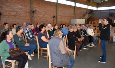 Roda de Conversa reúne geração experiente  em debate sobre golpes virtuais