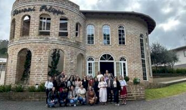 Alunos da área do Turismo do Senac Erechim realizam visita técnica em Treze Tílias e Arroio Trinta (SC)